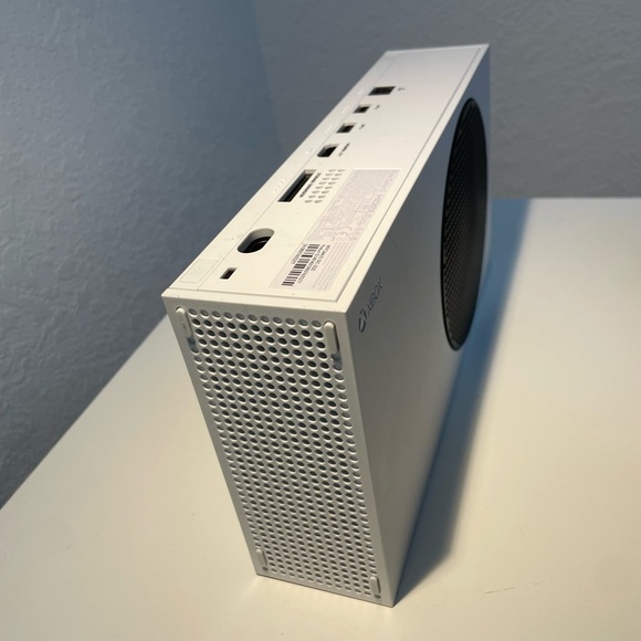 Microsoft Xbox Series S 512GB White Console (RRS00095) - Picture 6 of 10